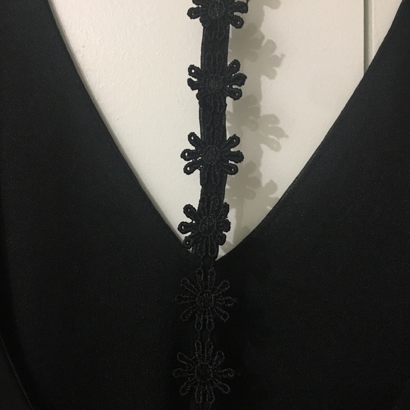 Breezy and Backless Black Dress - Picture 3 of 4